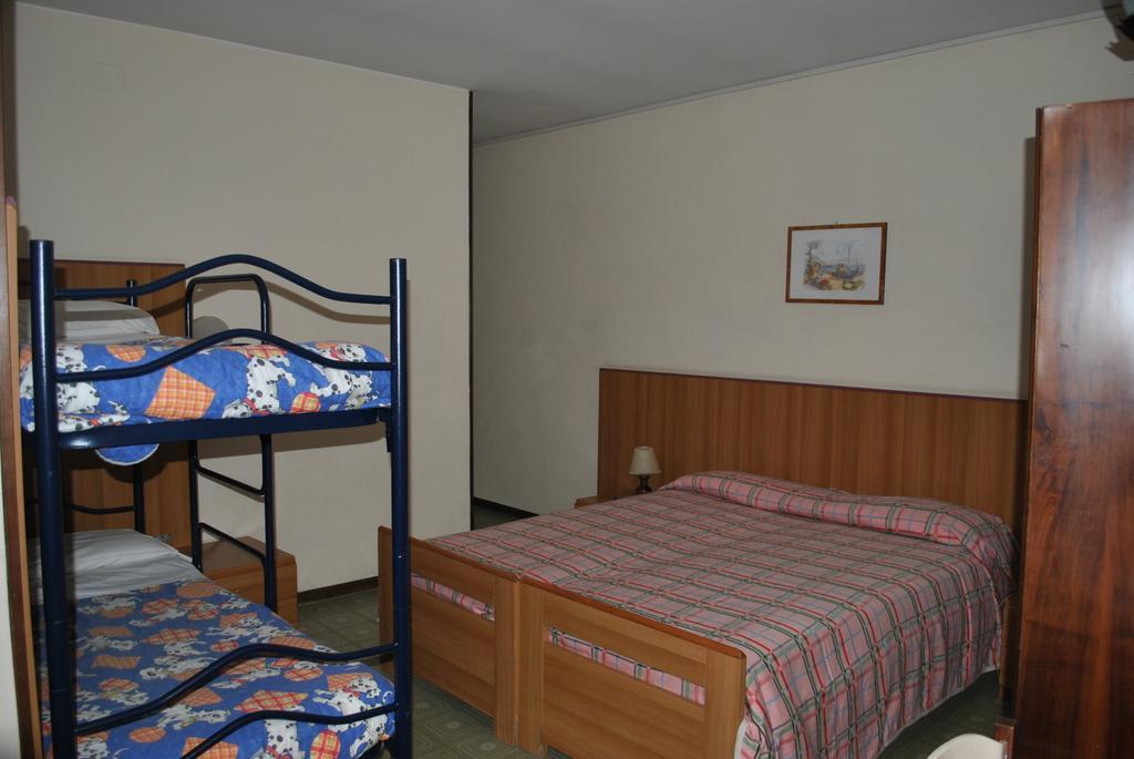 Albergo Alla Rocca Garda  Room photo