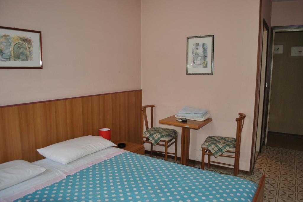 Albergo Alla Rocca Garda  Room photo