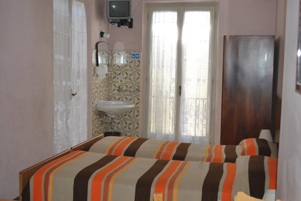 Albergo Alla Rocca Garda  Room photo
