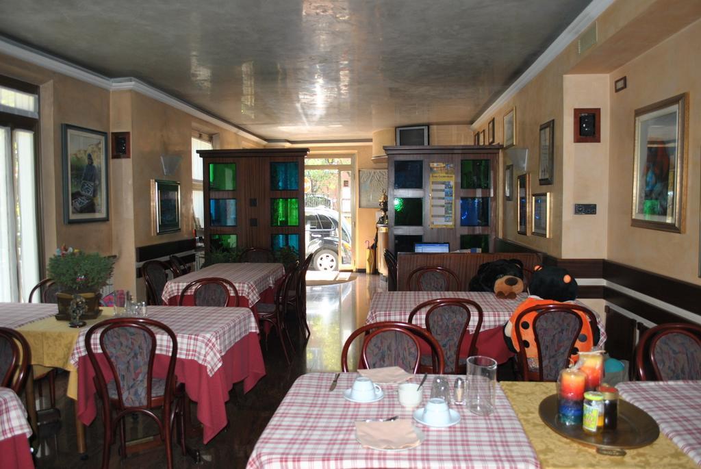 Albergo Alla Rocca Garda  Exterior photo